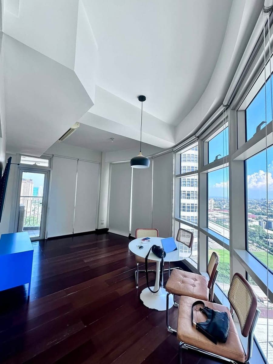 1-BEDROOM CORNER UNIT FOR RENT - photo 2