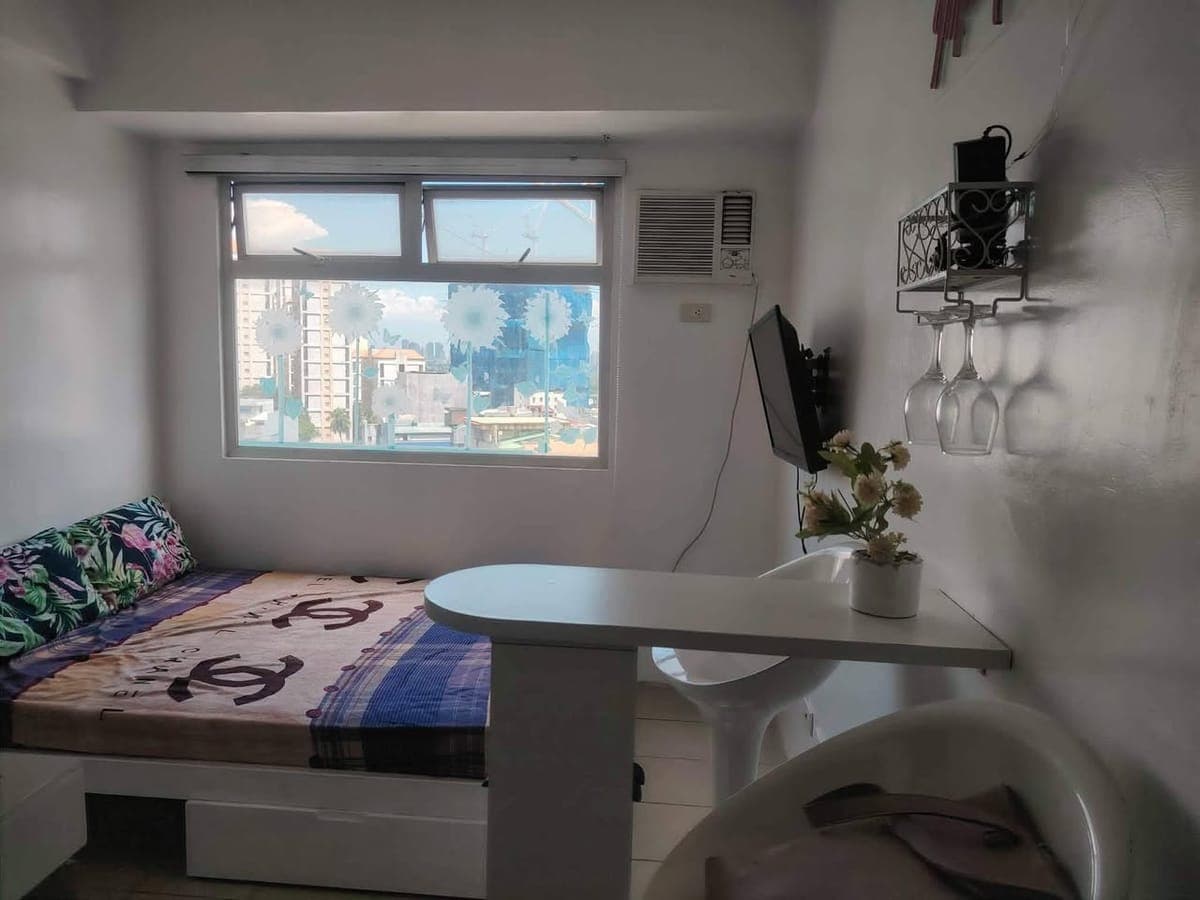 FOR RENT: Semi-Furnished Studio Unit | Minimum 12-Month Lease 🏡 - photo 4