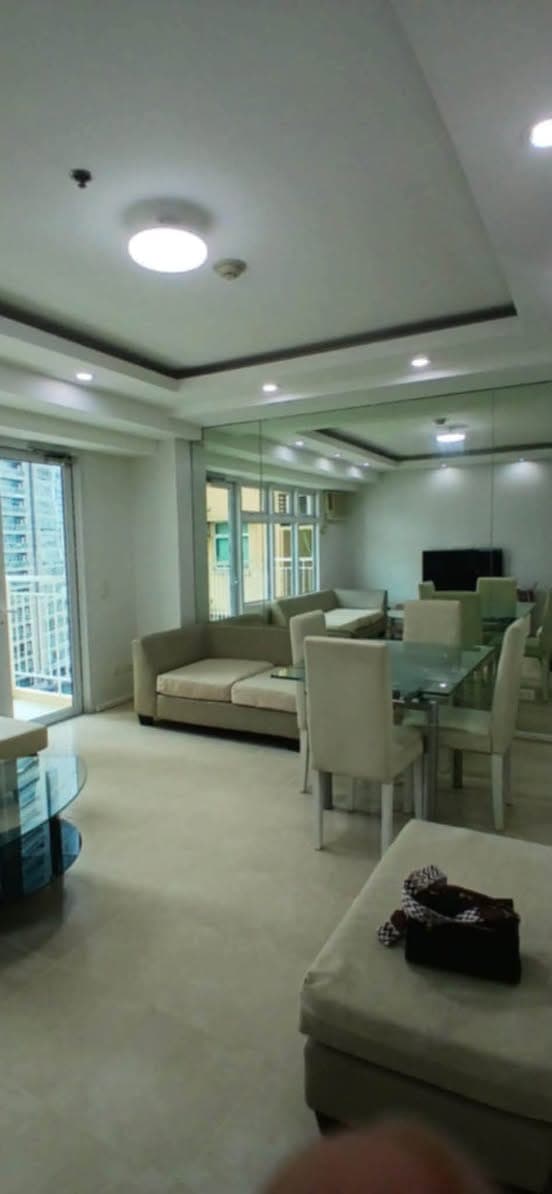 For rent 1 bedroom unit at serendra Incino - photo 1