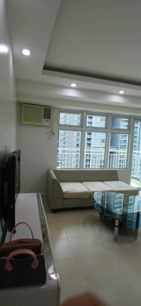 For rent 1 bedroom unit at serendra Incino - photo 2