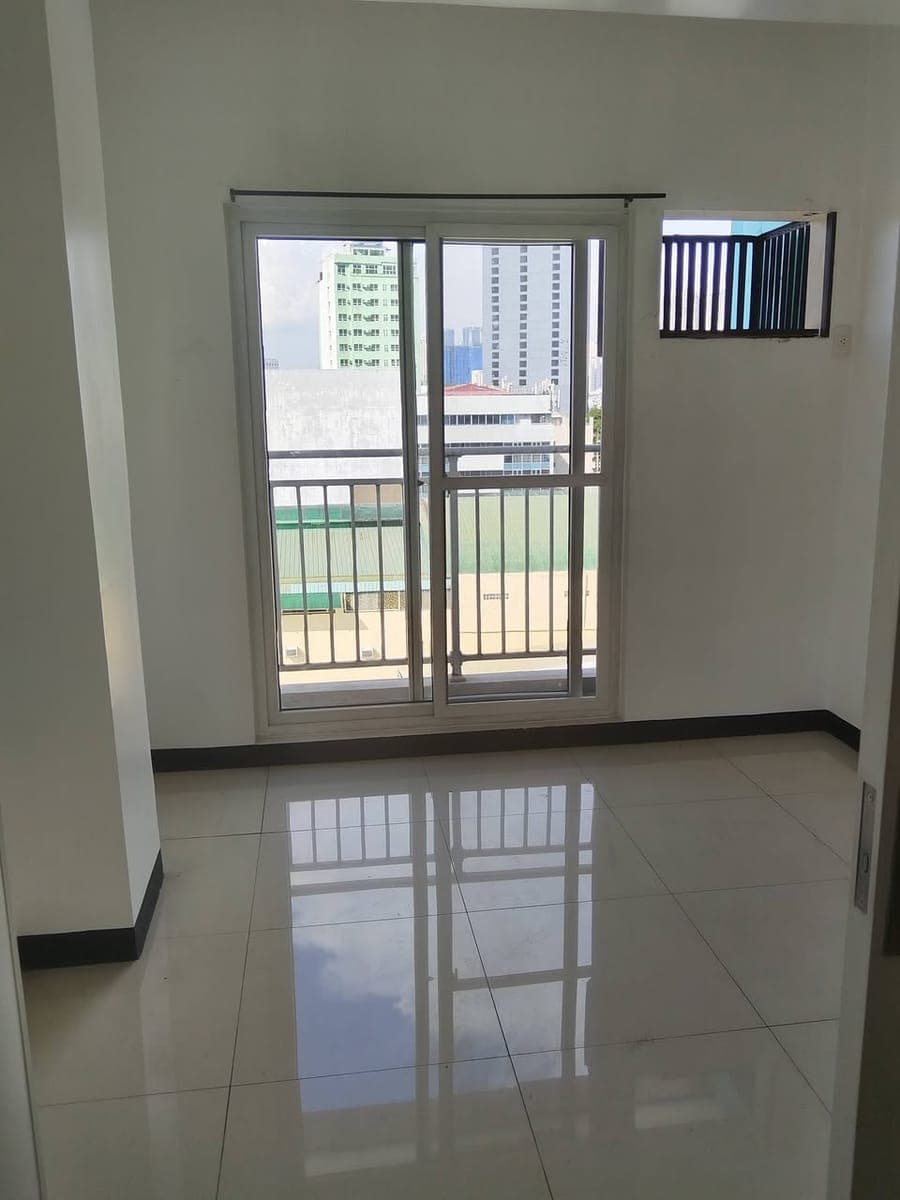 CONDO FOR RENT - photo 2