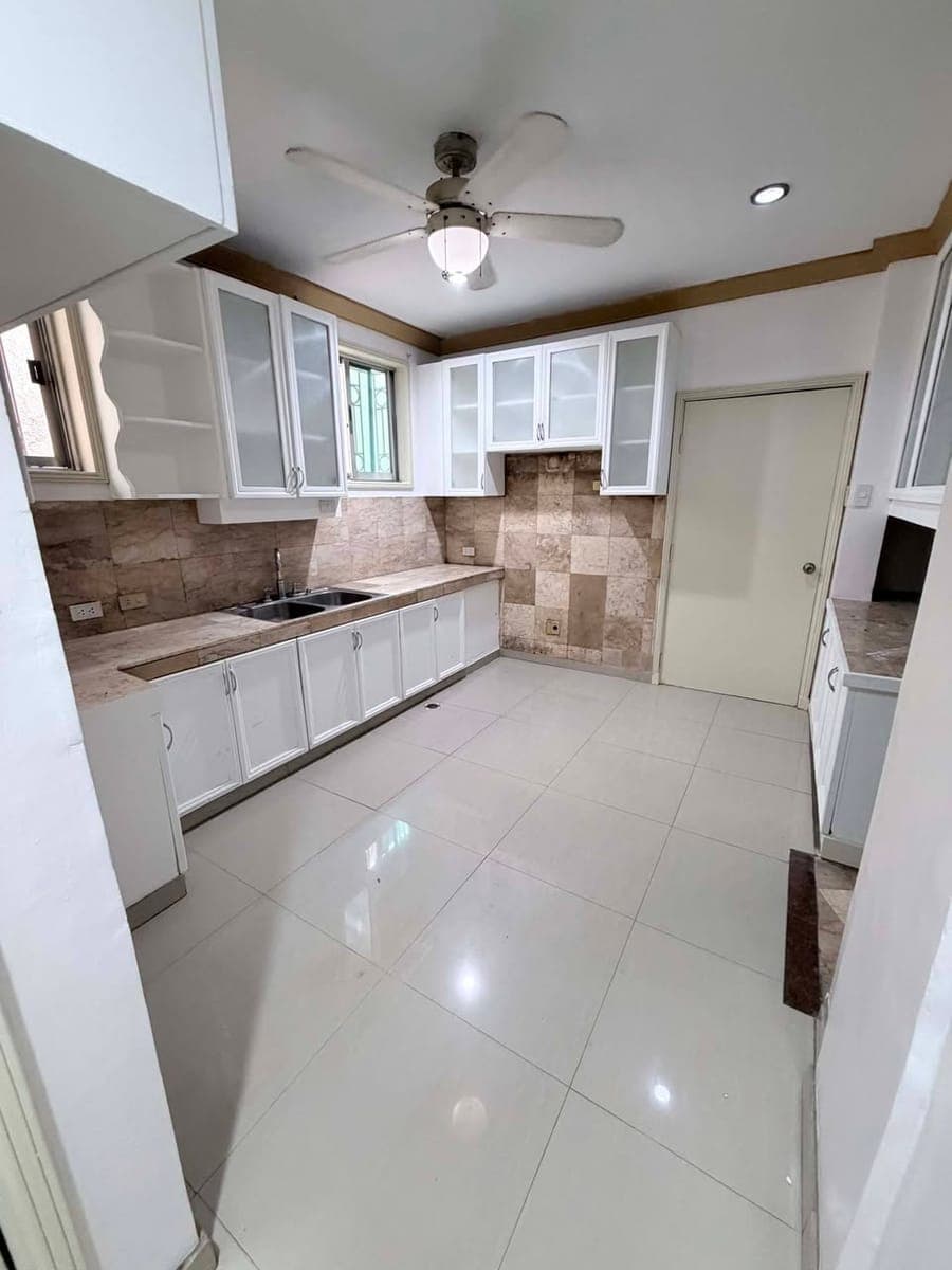 🏡 FOR RENT – Spacious 2-Storey Townhouse in Mandaluyong City ✨ - photo 3