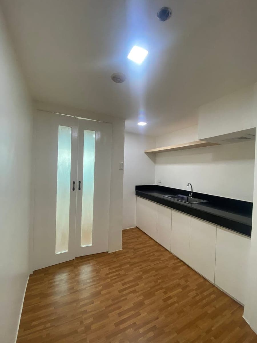 2Br Condo for RENT in Mandaluyong along EDSA is NOW AVAILABLE! - photo 2