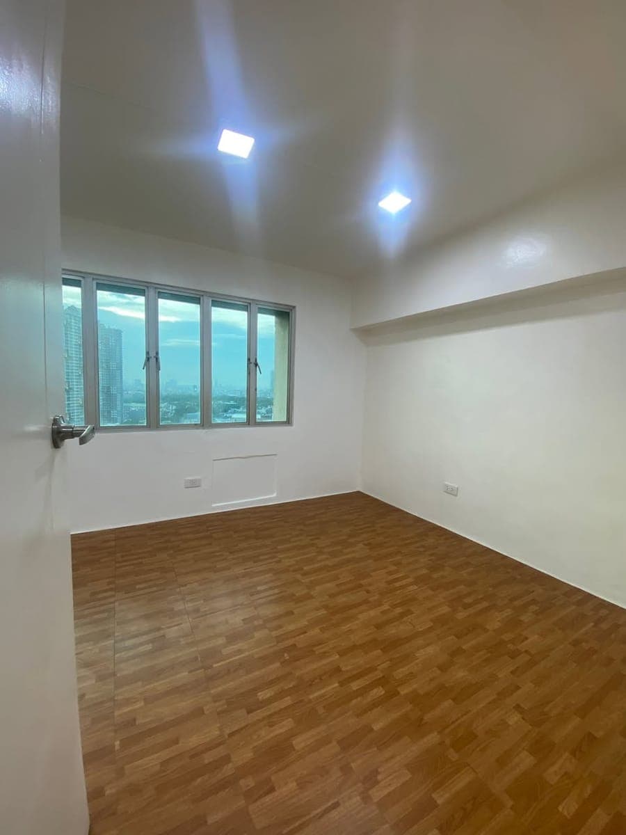 2Br Condo for RENT in Mandaluyong along EDSA is NOW AVAILABLE! - photo 4
