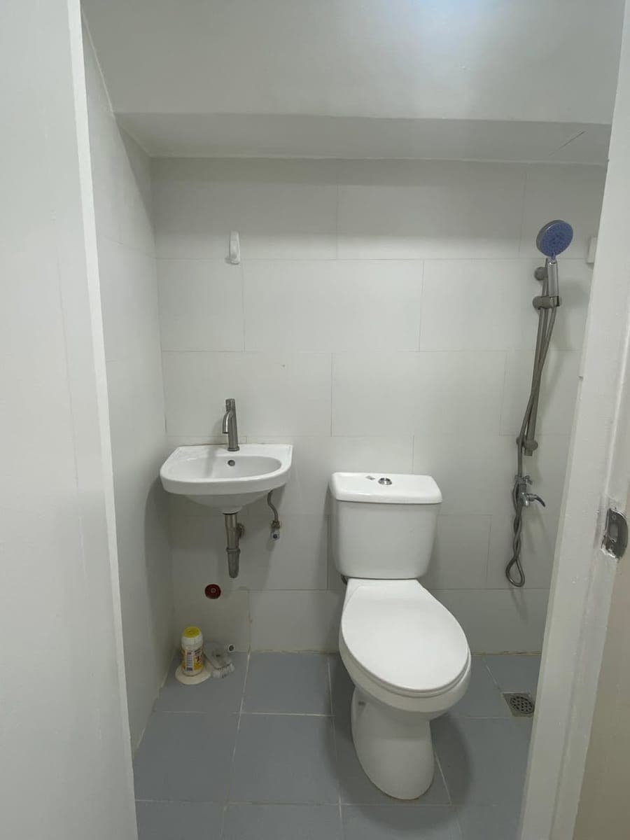 2Br Condo for RENT in Mandaluyong along EDSA is NOW AVAILABLE! - photo 5