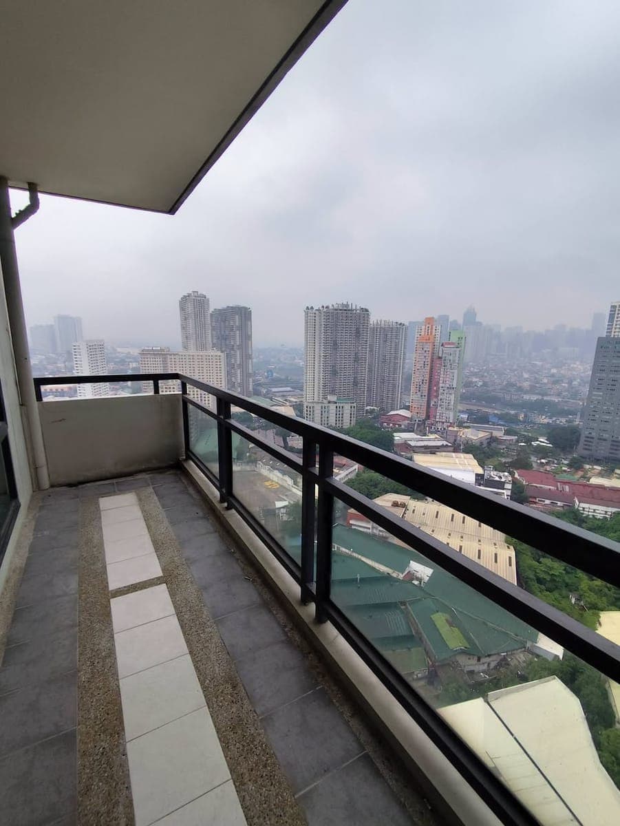 3Br Flair tower Greenfield Mandaluyong near MRT Boni Edsa - photo 1