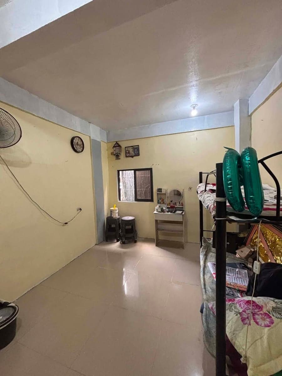 Room for rent (preferably for solo, couple or 2 working ladies) - photo 1