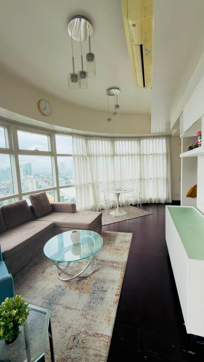 1BR WITH BALCONY FOR RENT! - photo 2