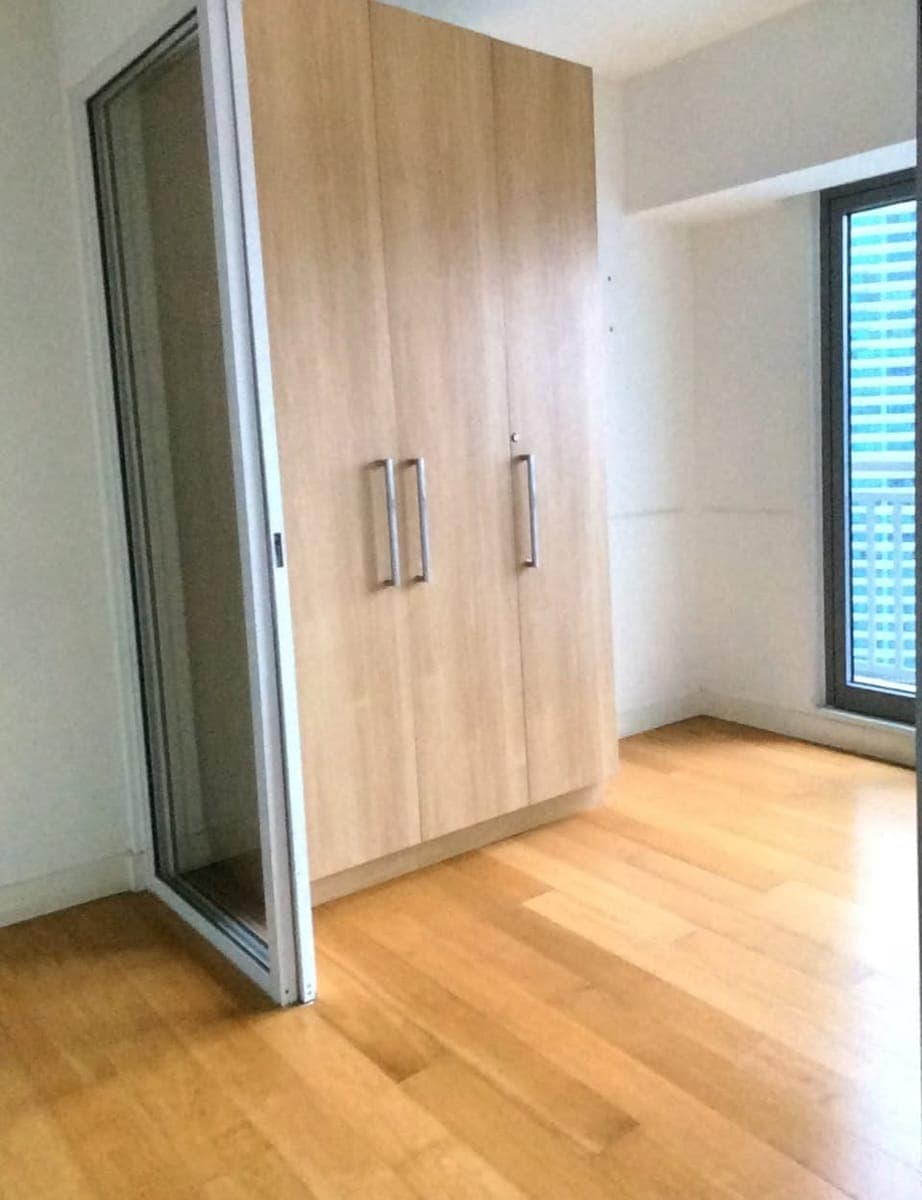 **🏢 FOR LEASE/SALE (Rent To Own) : UNIT & PARKING** - photo 2