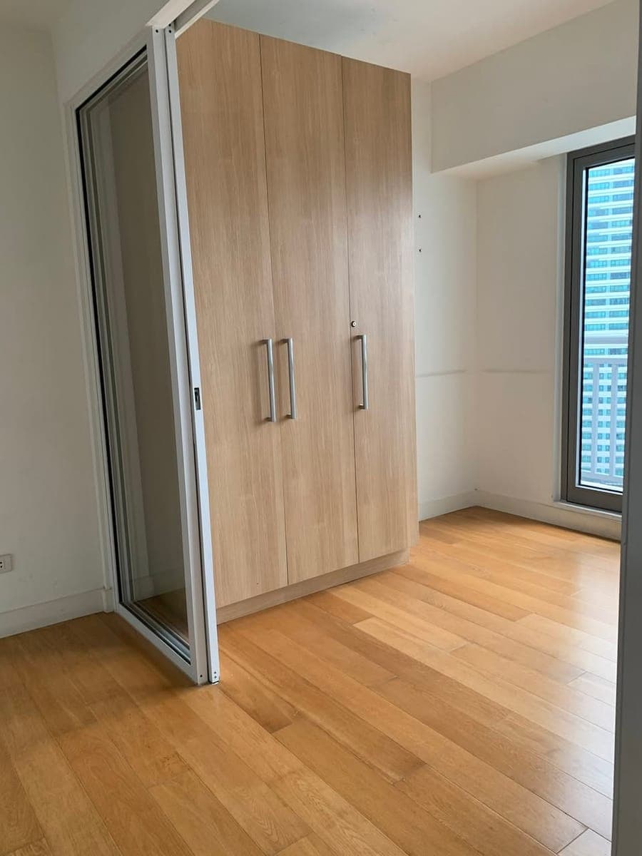 **🏢 FOR LEASE/SALE (Rent To Own) : UNIT & PARKING** - photo 4