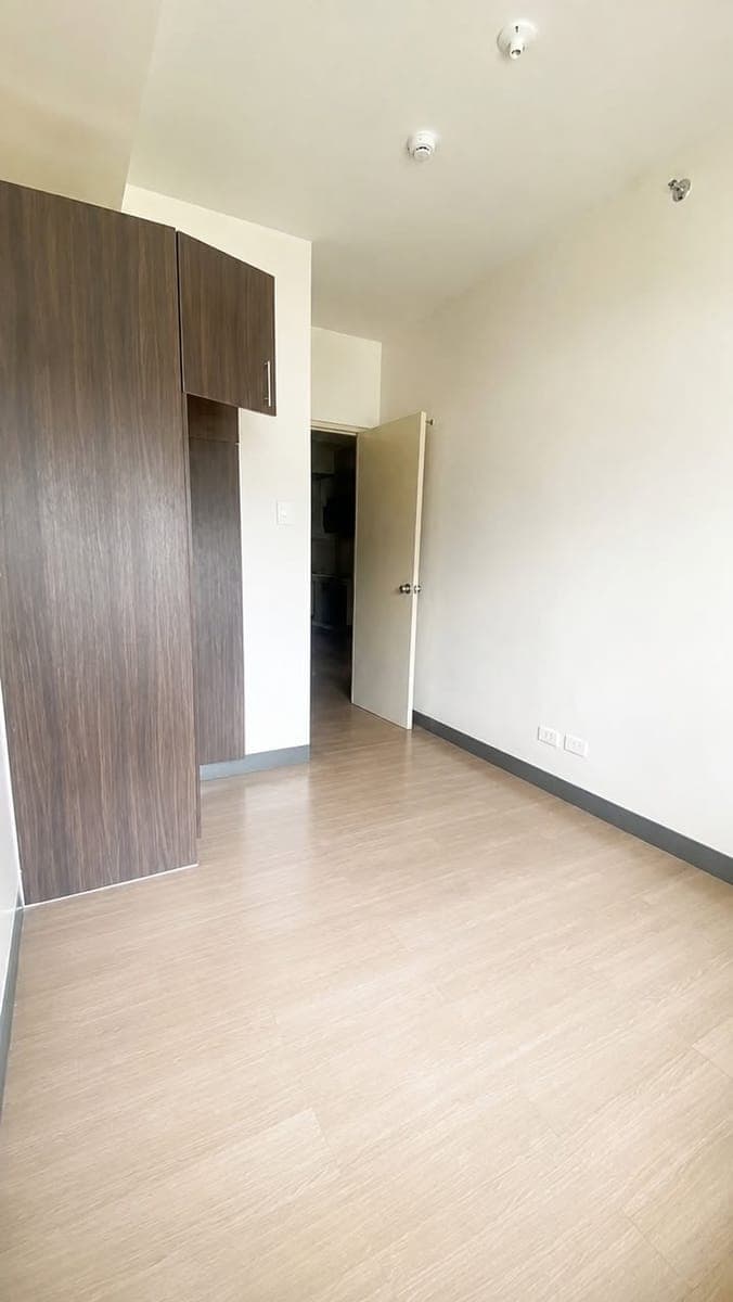 # **1BR Deluxe/2BR Unit available in Mandaluyong Near BGC and Cybergate** - photo 3