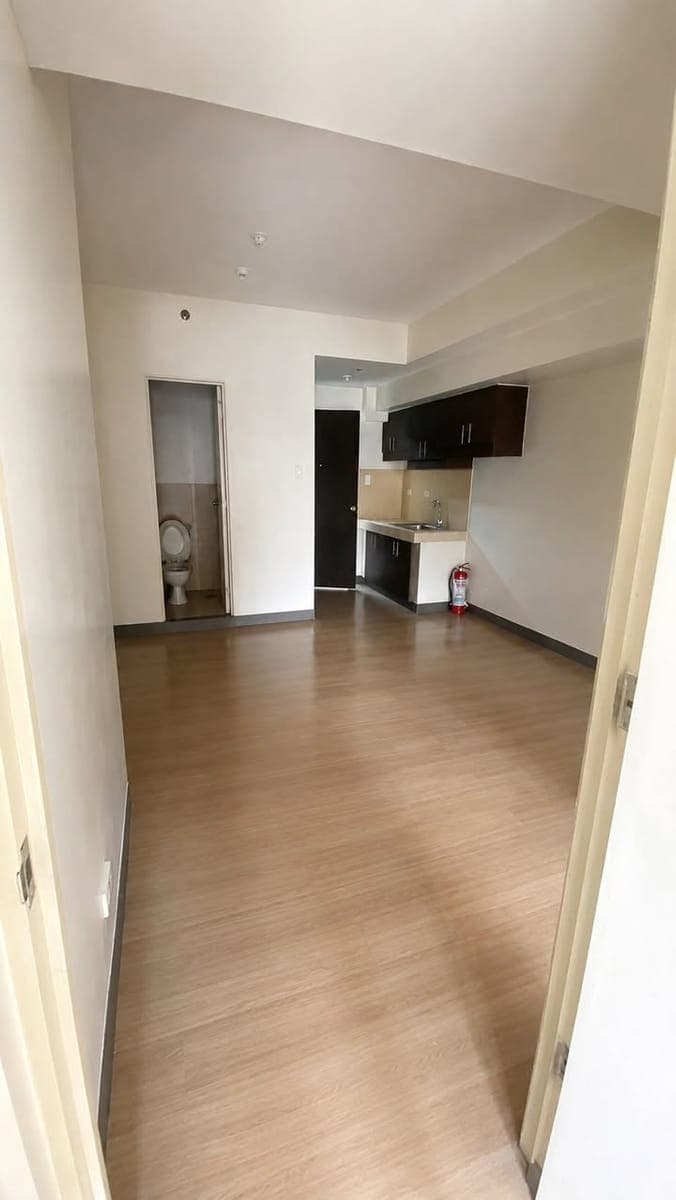 # **1BR Deluxe/2BR Unit available in Mandaluyong Near BGC and Cybergate** - photo 4
