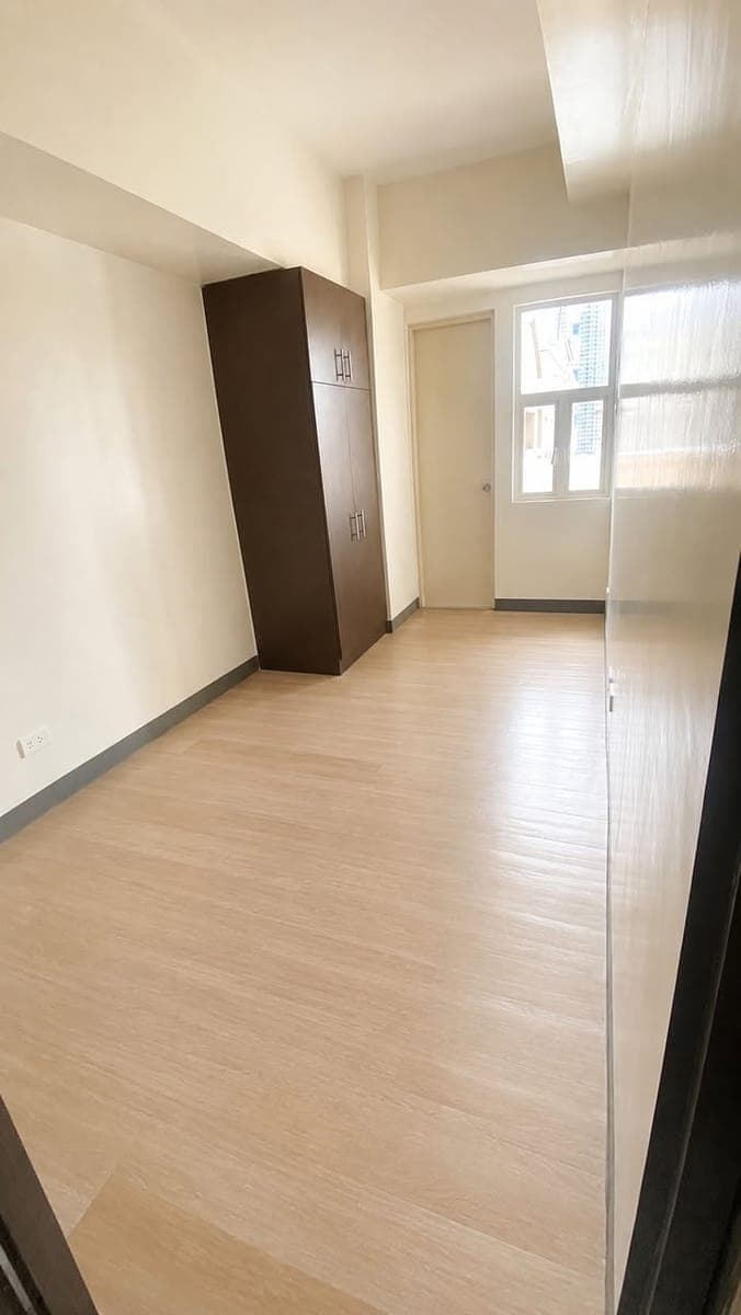 # **1BR Deluxe/2BR Unit available in Mandaluyong Near BGC and Cybergate** - photo 5