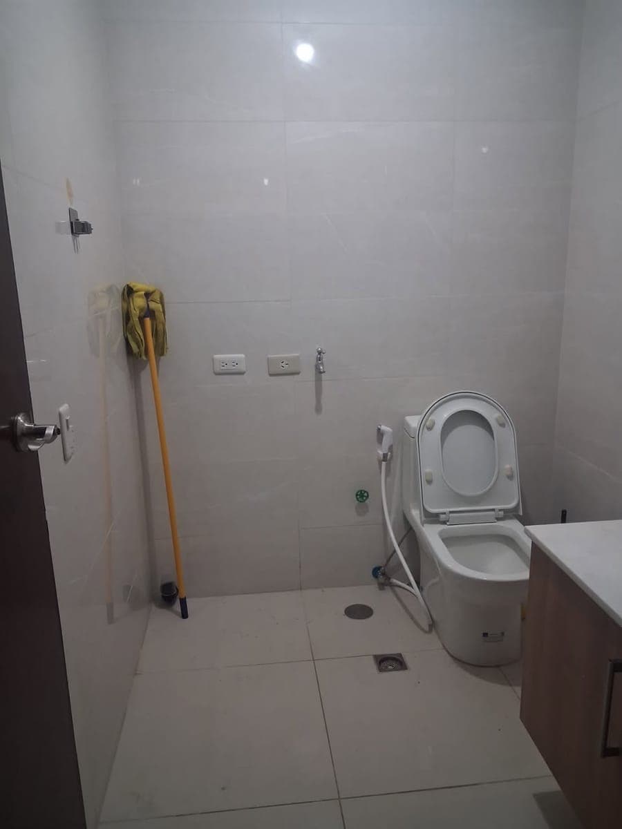 **FOR RENT: Pasig Royalton Studio Unit with Balcony. Bare. 25K inclusive of Dues.** - photo 3