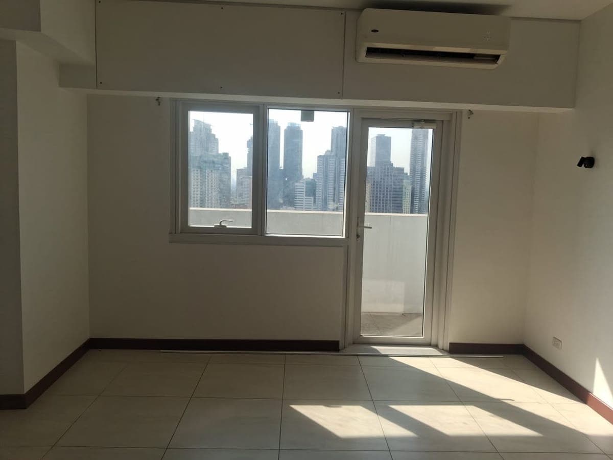 **FOR RENT: Pasig Royalton Studio Unit with Balcony. Bare. 25K inclusive of Dues.** - photo 5