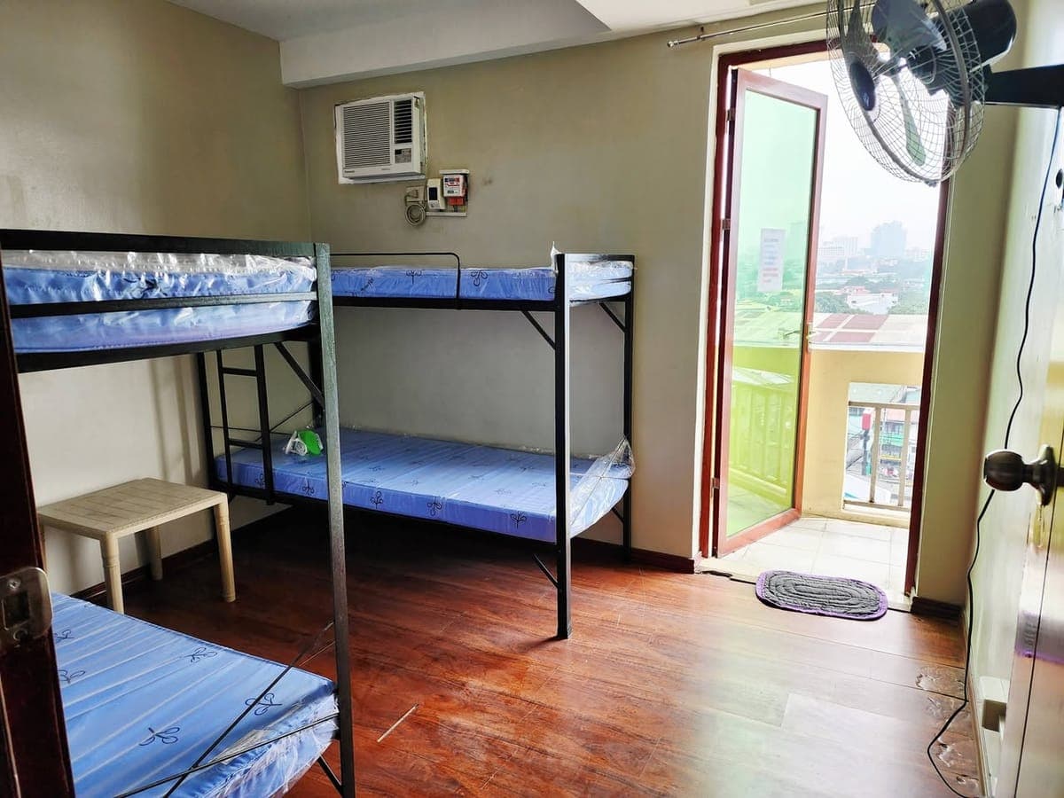 Aircon Male Bedspace in JRU Mandaluyong. Send pm if interested - photo 3