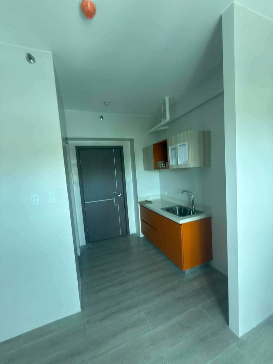 River Park Place Mandaluyong , Front of Edsa, walking distance Bonie and Guadalupe Station , 5th flo... - photo 1