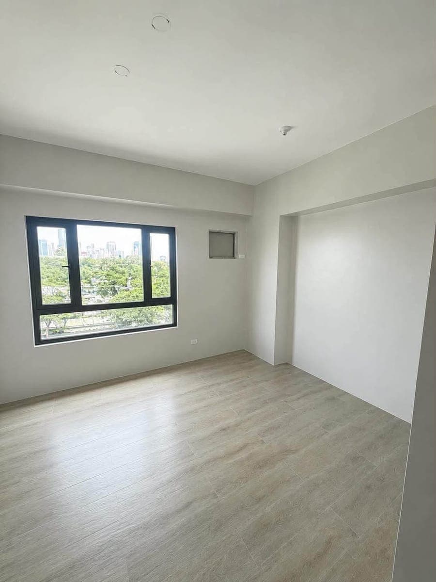 River Park Place Mandaluyong , Front of Edsa, walking distance Bonie and Guadalupe Station , 5th flo... - photo 2