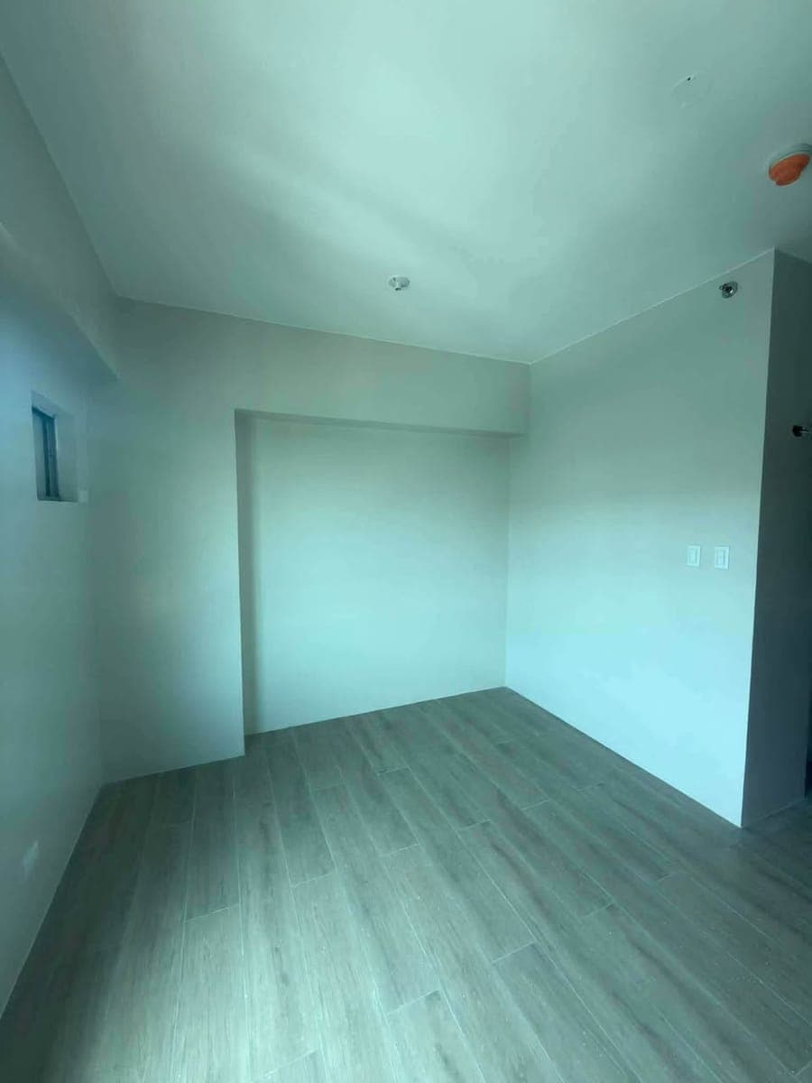 River Park Place Mandaluyong , Front of Edsa, walking distance Bonie and Guadalupe Station , 5th flo... - photo 3