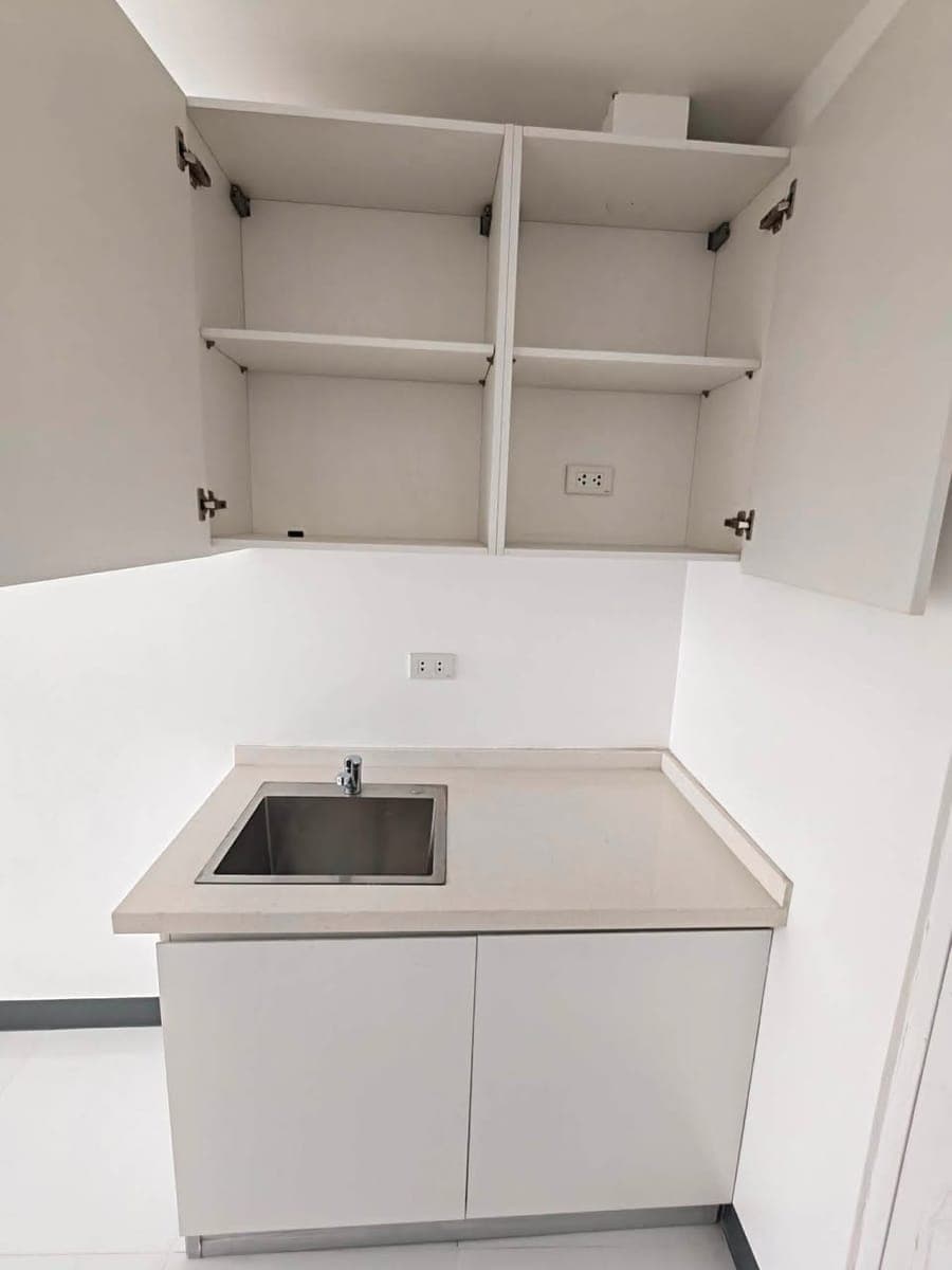 🏠 FOR RENT - BRAND NEW UNIT 705 WITH BALCONY & CITY VIEW - photo 3