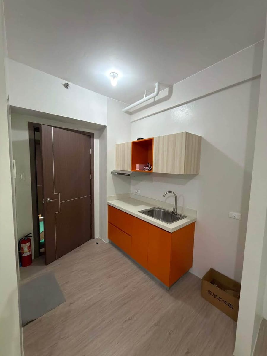 River Park Place Mandaluyong , walking distance Bonie and Guadalupe MRT station , 5th floor facing a... - photo 1