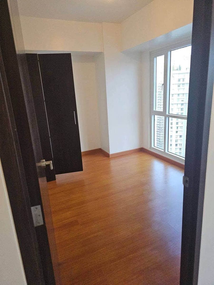 2  BEDROOM UNIT FOR RENT NEAR MRT BONI - photo 2