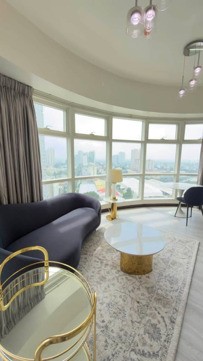1BR WITH BALCONY FOR RENT! - photo 1
