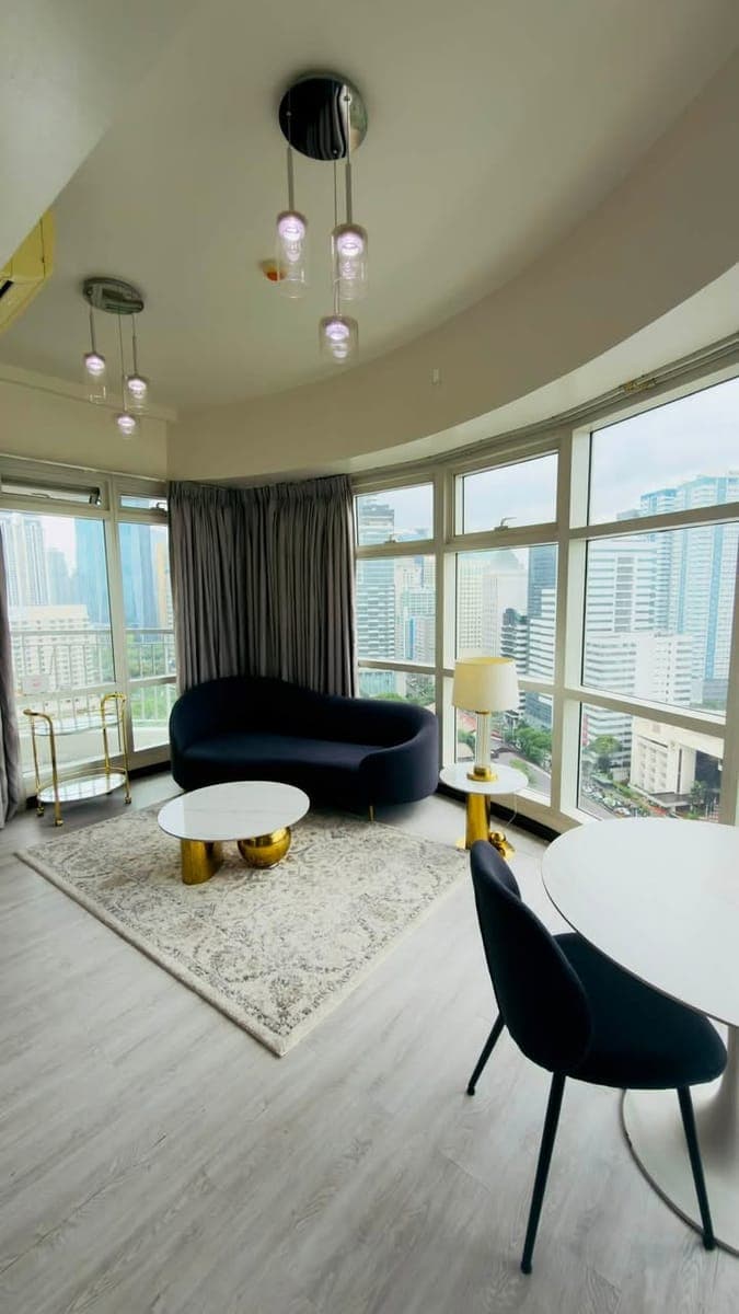 1BR WITH BALCONY FOR RENT! - photo 3