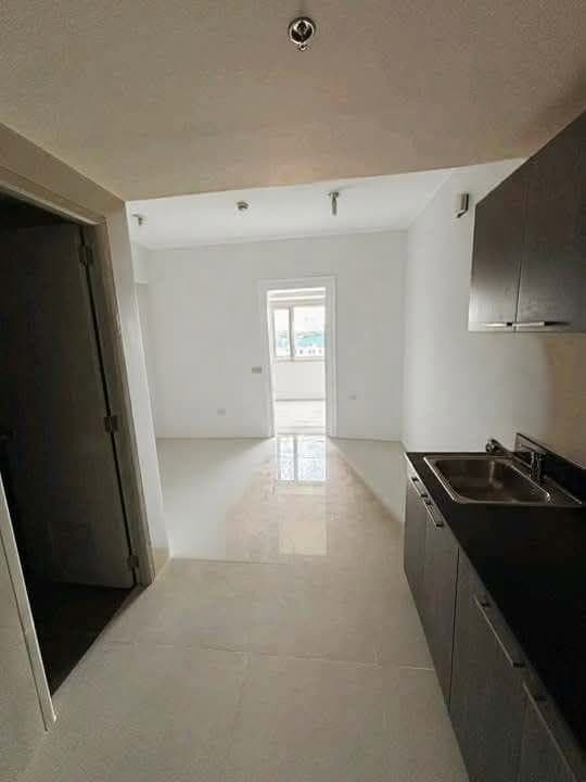 CONDO FOR RENT/ BARE UNIT 1 BEDROOM - photo 2