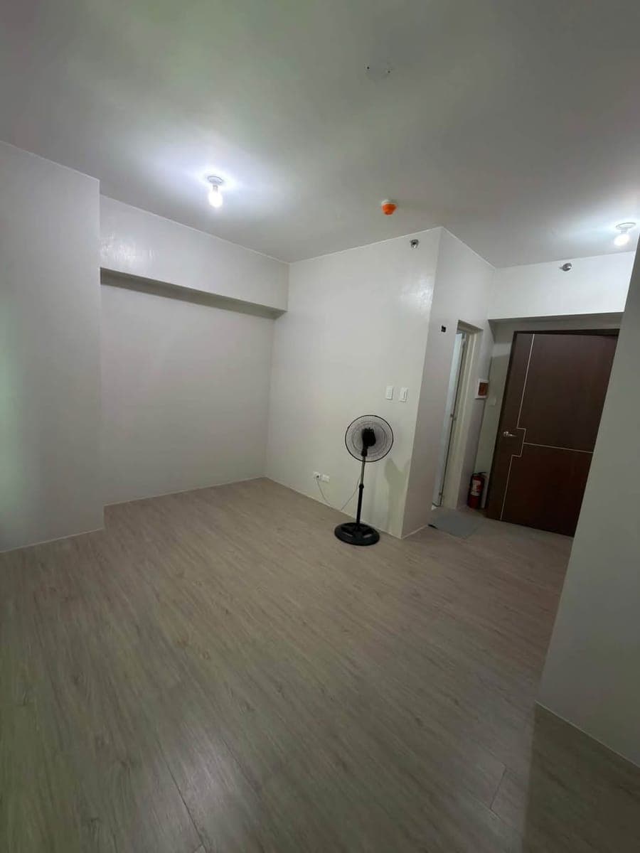 River Park Mandaluyong, New Unit Bare, Facing amenities, 5th 521 , walking distance Bonie MRT statio... - photo 3
