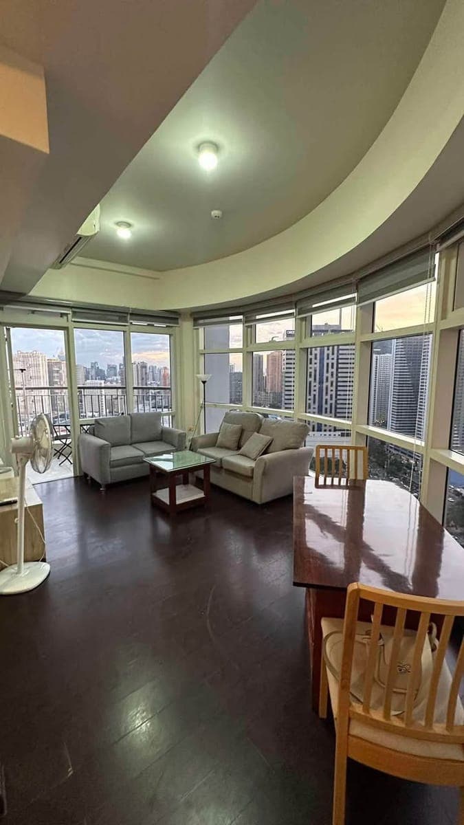 1BR CORNER WITH BALCONY FOR RENT! - photo 1