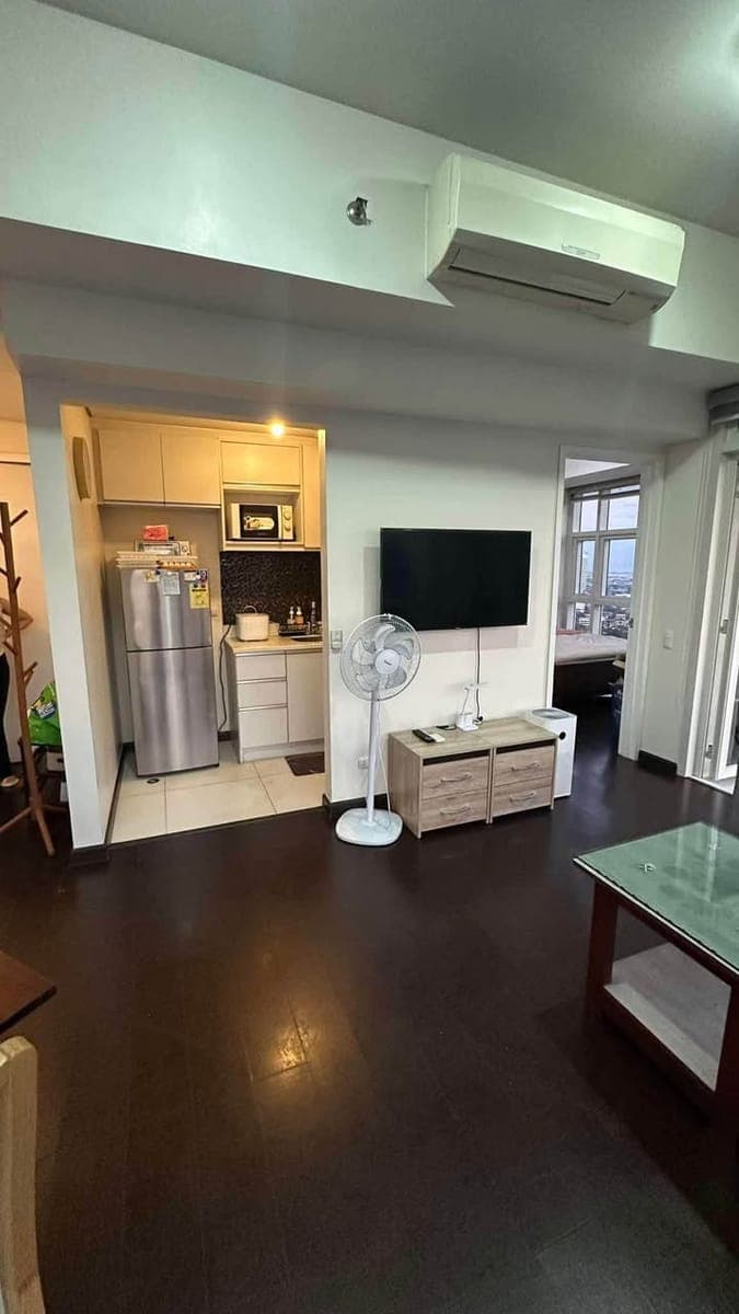 1BR CORNER WITH BALCONY FOR RENT! - photo 3