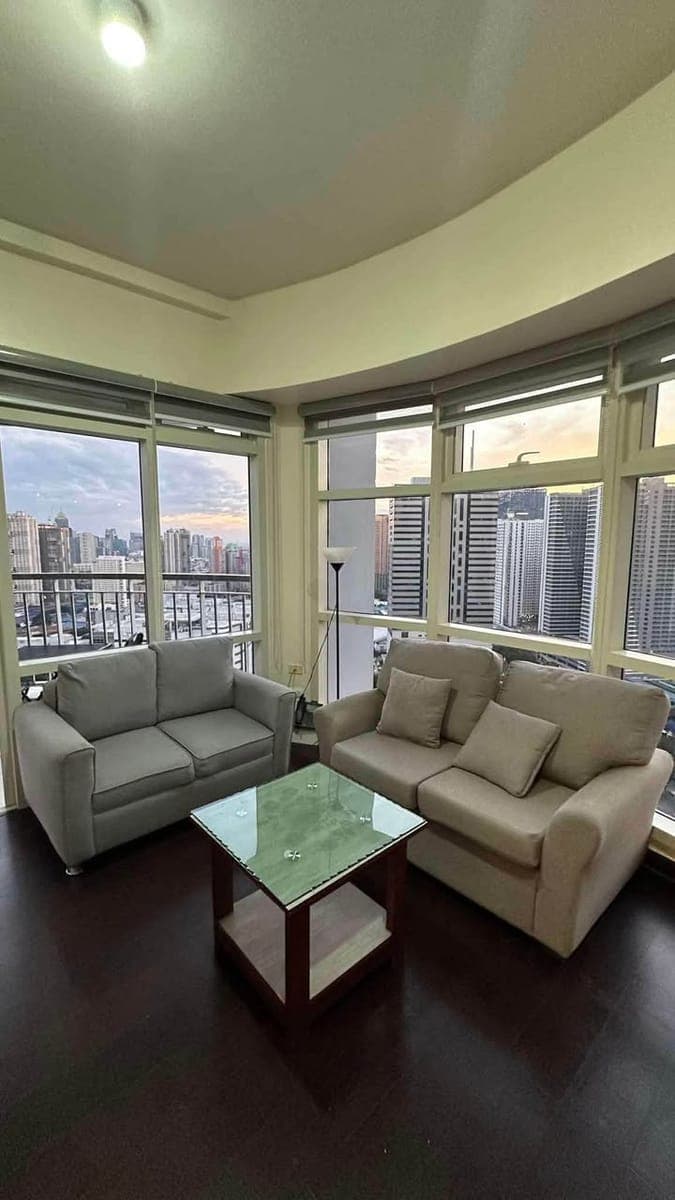 1BR CORNER WITH BALCONY FOR RENT! - photo 5