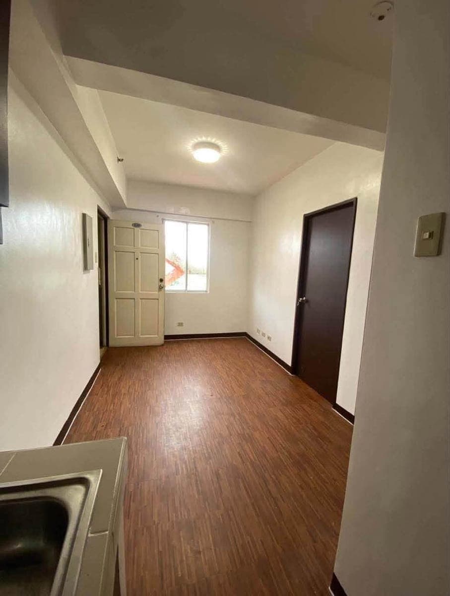 🏡 FOR RENT — EXECUTIVE MANSION 3, MANDALUYONG - photo 1