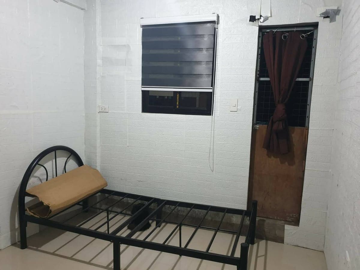 Room for rent with own sink and cr 2nd floor - photo 1