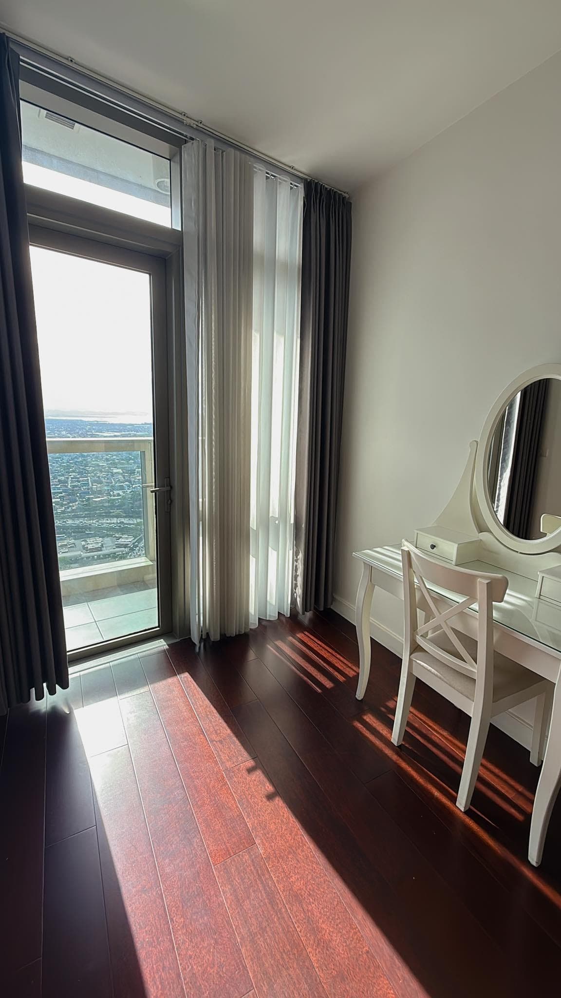 FOR LEASE – East Gallery Place, BGC - photo 3