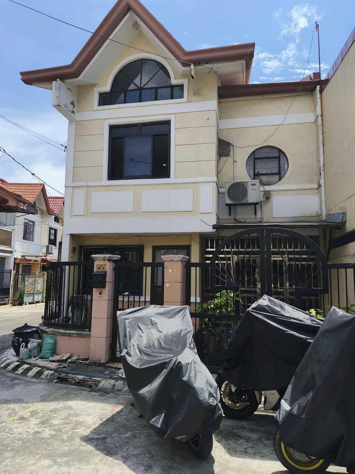 𝗣𝗢𝗦𝗧𝗜𝗡𝗚 𝗙𝗢𝗥 𝗔 𝗥𝗘𝗟𝗔𝗧𝗜𝗩𝗘 - photo 10