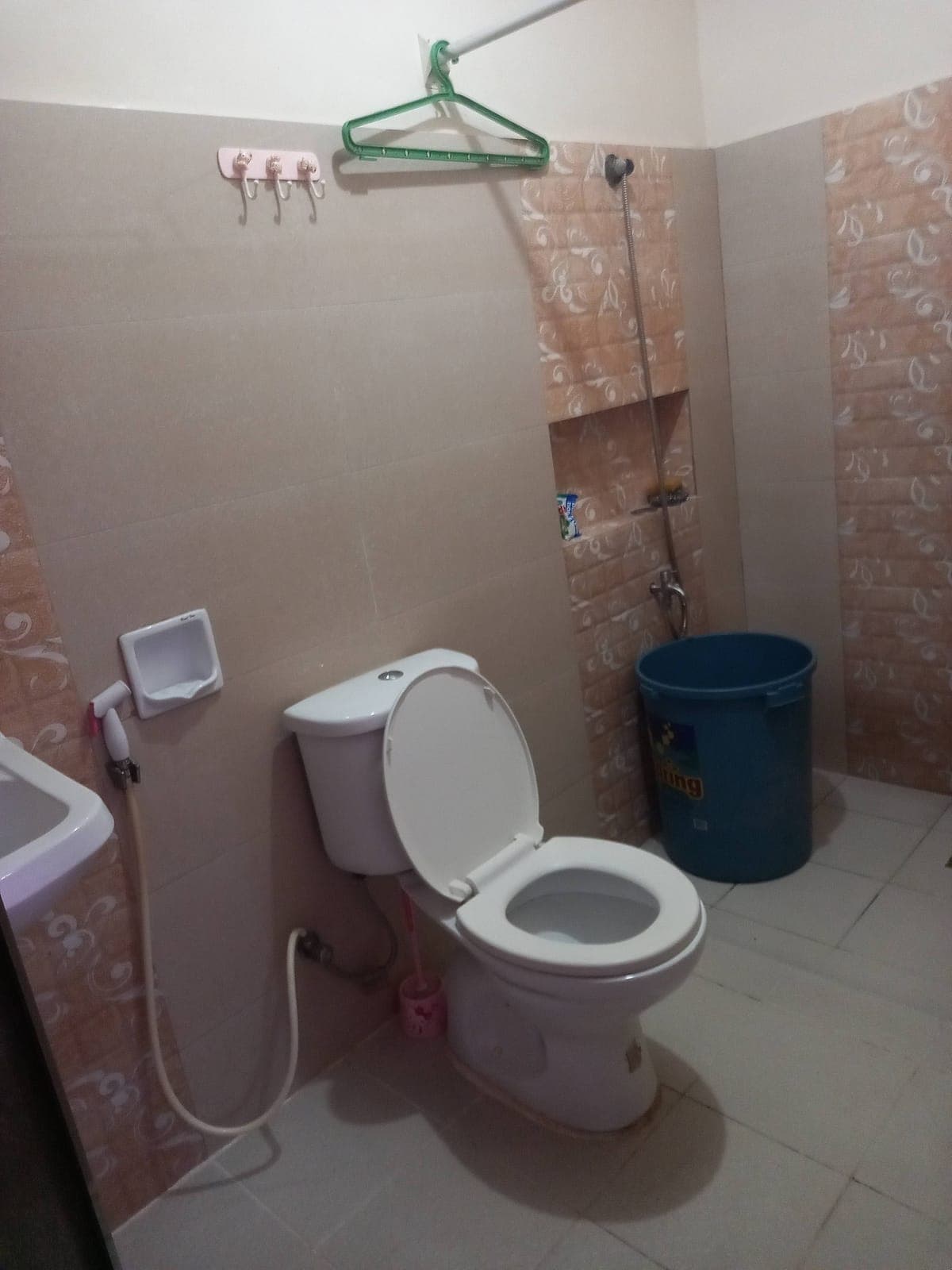 Room for rent Avail 2800 monthly good for 2 - photo 2