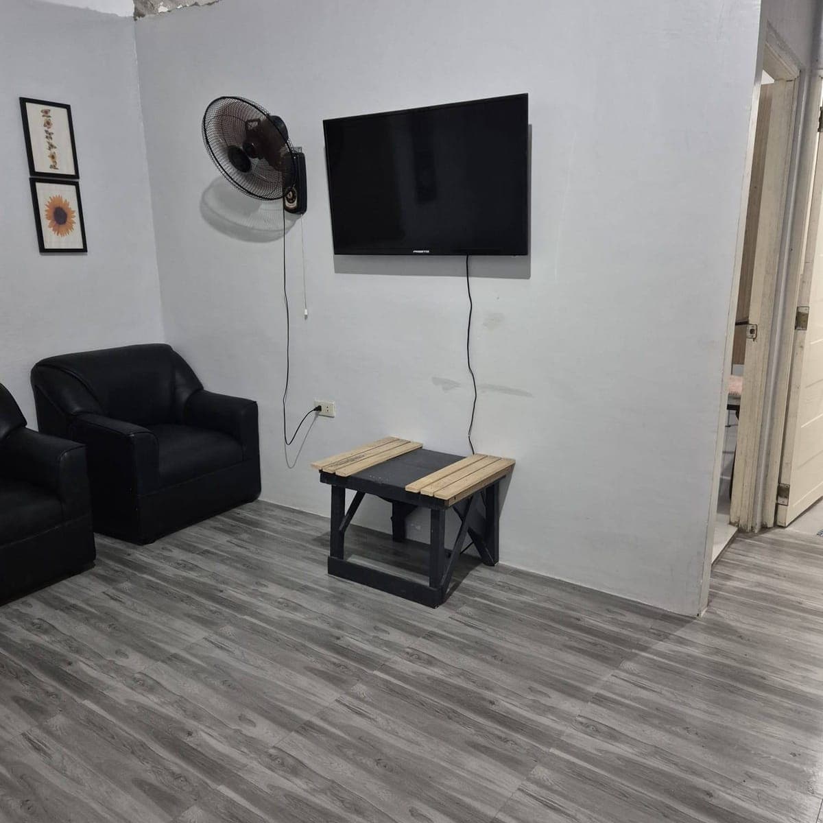 House for rent available May 1 onwards - photo 1