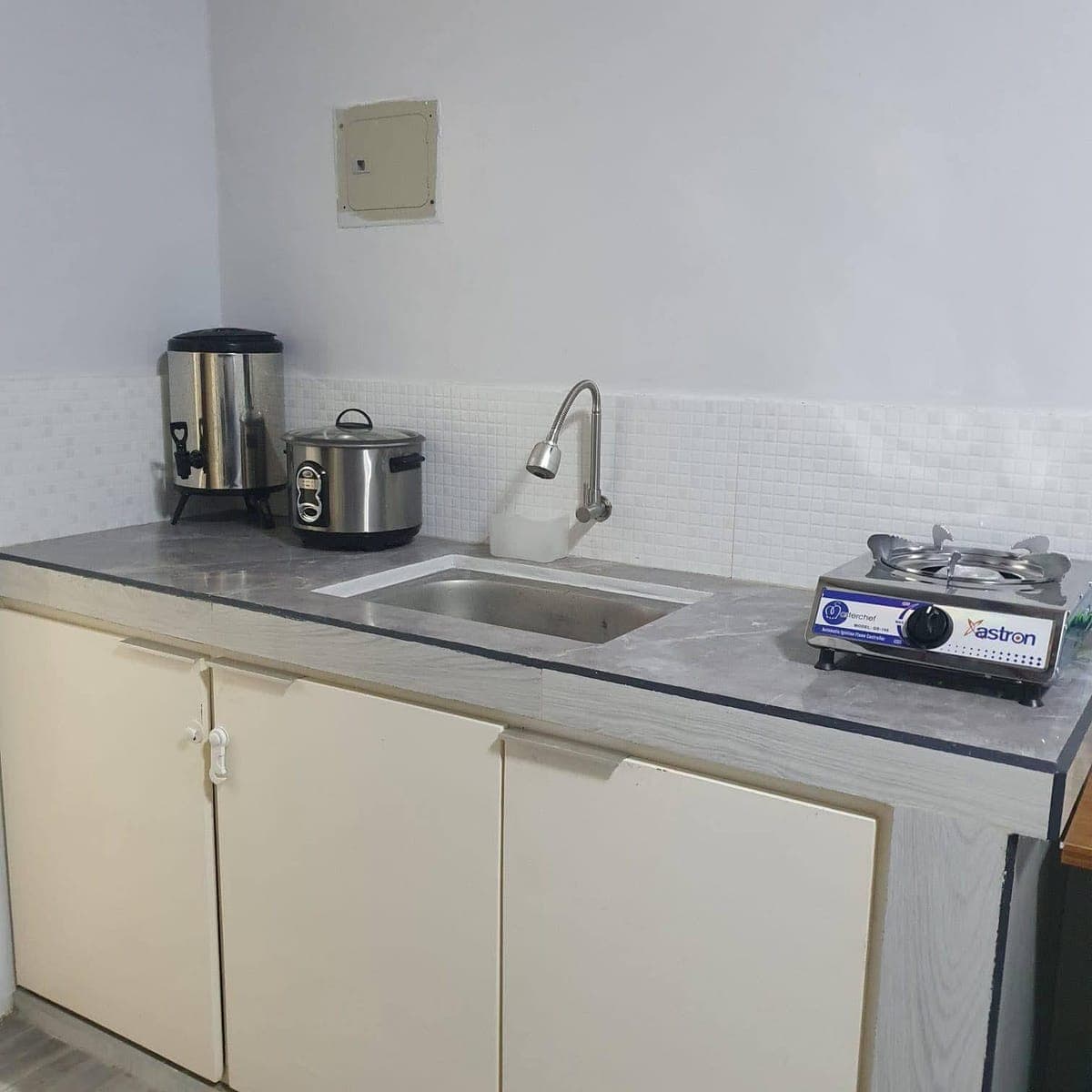 House for rent available May 1 onwards - photo 5