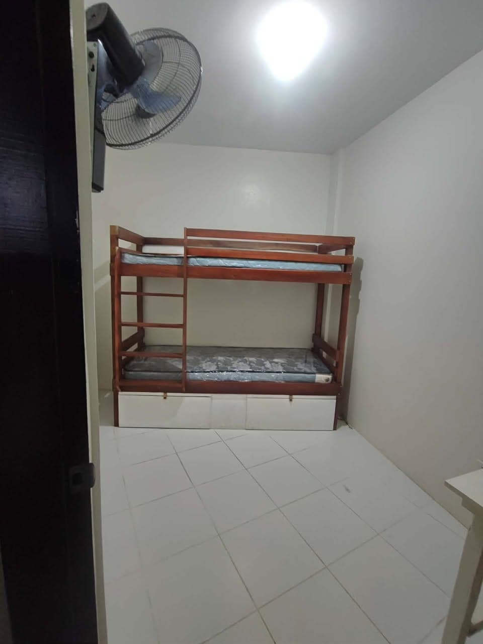 ROOM FOR RENT FOR GIRLS ONLY GOOD FOR2 WITH BED AND FOAM AND FAN NSA SULOD N TUBIG KURYENTE WIFI NO... - photo 2