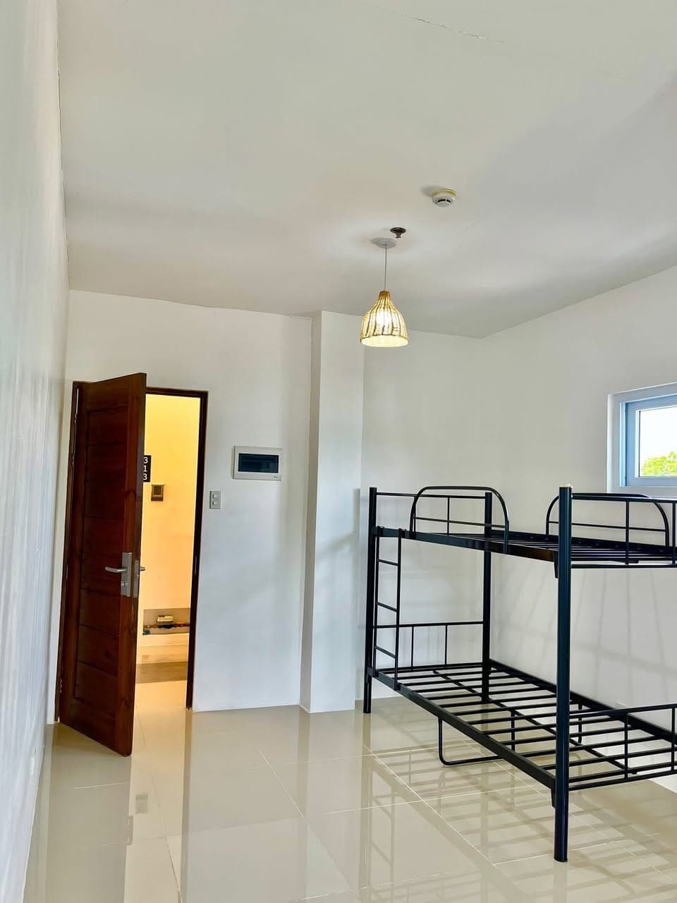 🚨 RUSH REPLACEMENT: 1 Female Tenant Needed ASAP! 🚨 - photo 2