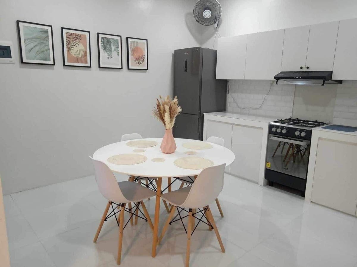 Beautiful minimalist house for rent in a secured, quiet and peaceful neighbourhood - photo 9