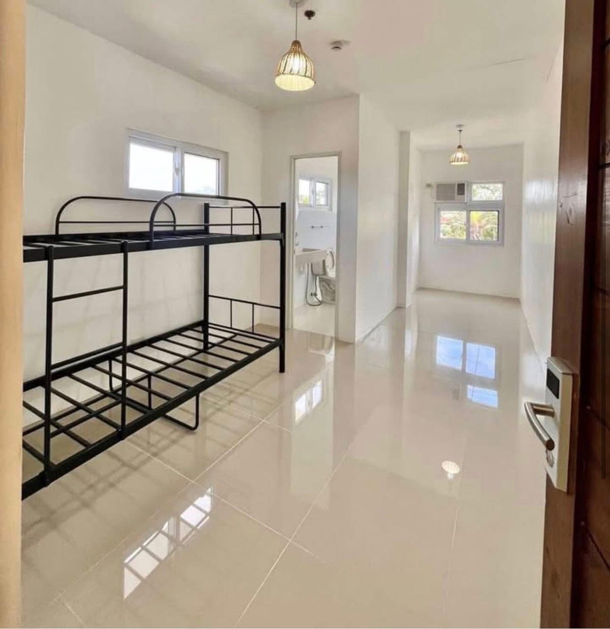 📍ANTARES DORMITORY NEAR LASALLE!! - photo 1