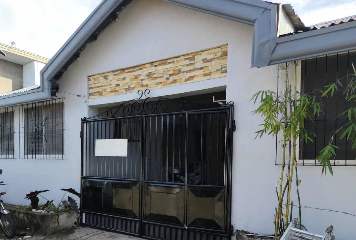 HOUSE FOR RENT – EASTHOMES 1 SUBD, BRGY. ESTEFANIA 🏡 - photo 1