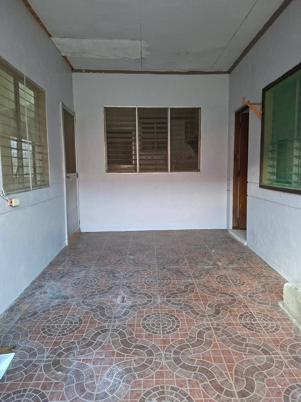 HOUSE FOR RENT – EASTHOMES 1 SUBD, BRGY. ESTEFANIA 🏡 - photo 2