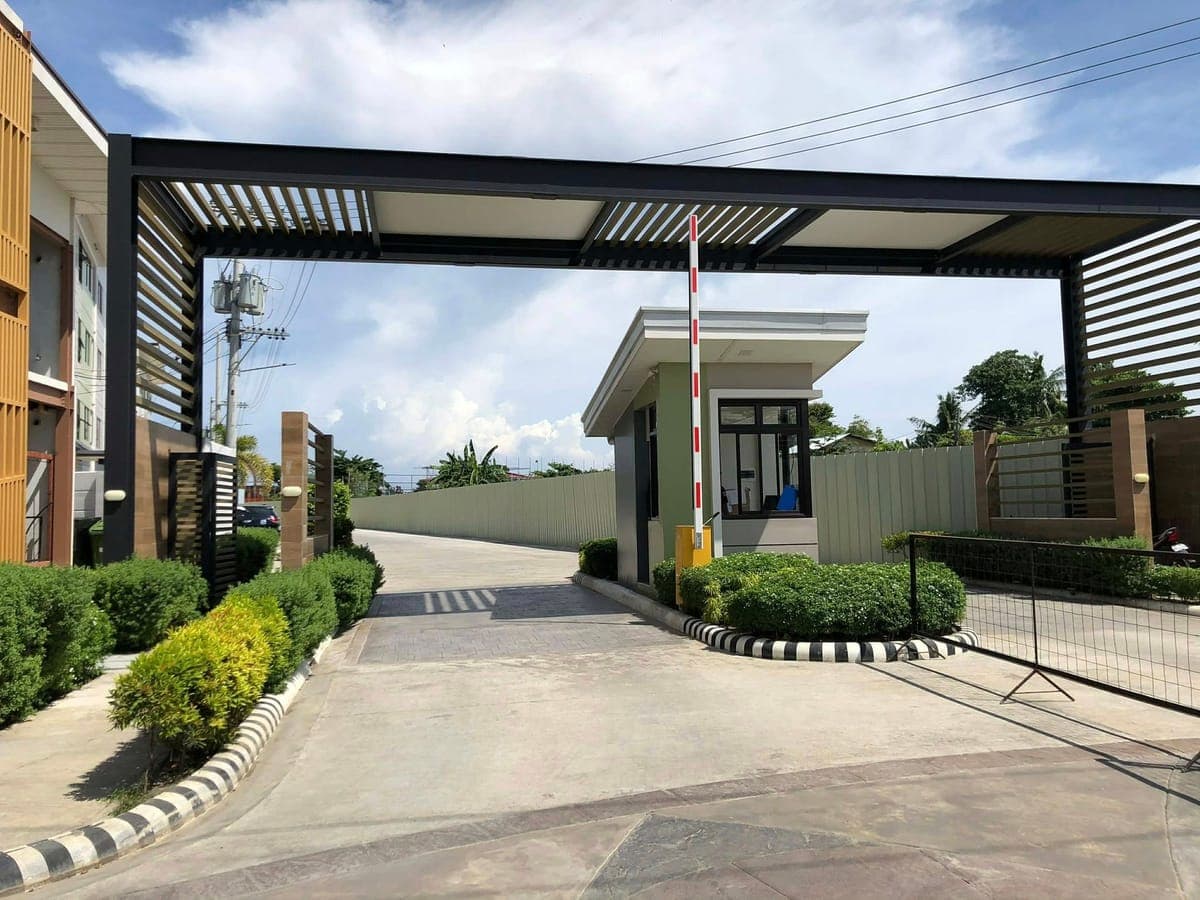 🏡 Fully Furnished | Ready to Move In Anytime - photo 5