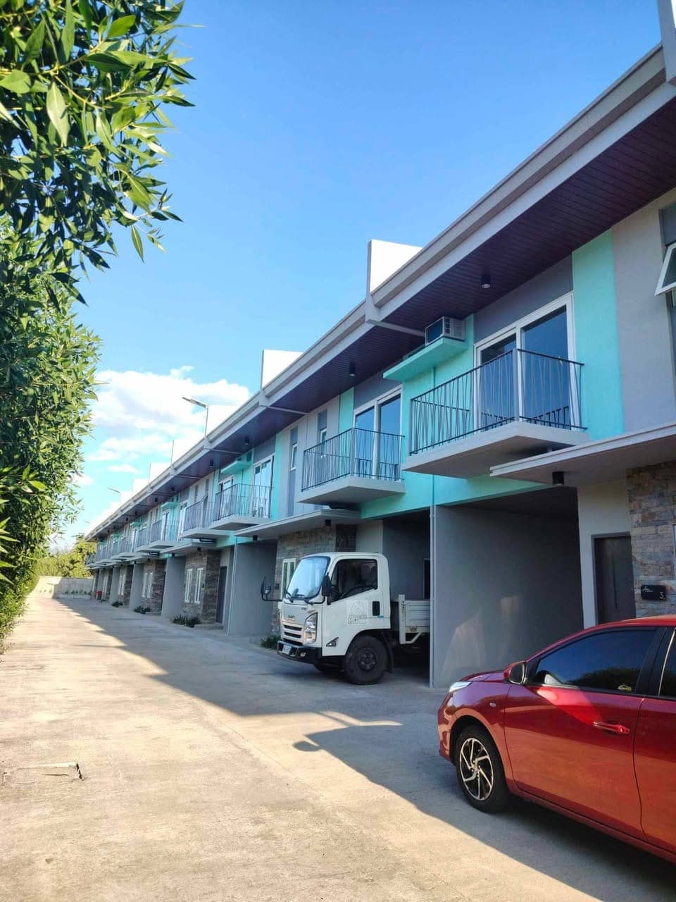 🏡 4 BEDROOM TOWNHOUSE FOR RENT – 💰 ₱35,000/month, Mandalagan, Bacolod📍 Buri Road | Near Robinsonss - photo 1