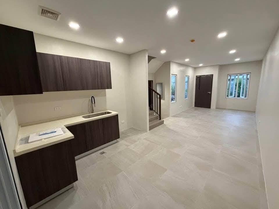 🏡 4 BEDROOM TOWNHOUSE FOR RENT – 💰 ₱35,000/month, Mandalagan, Bacolod📍 Buri Road | Near Robinsonss - photo 3