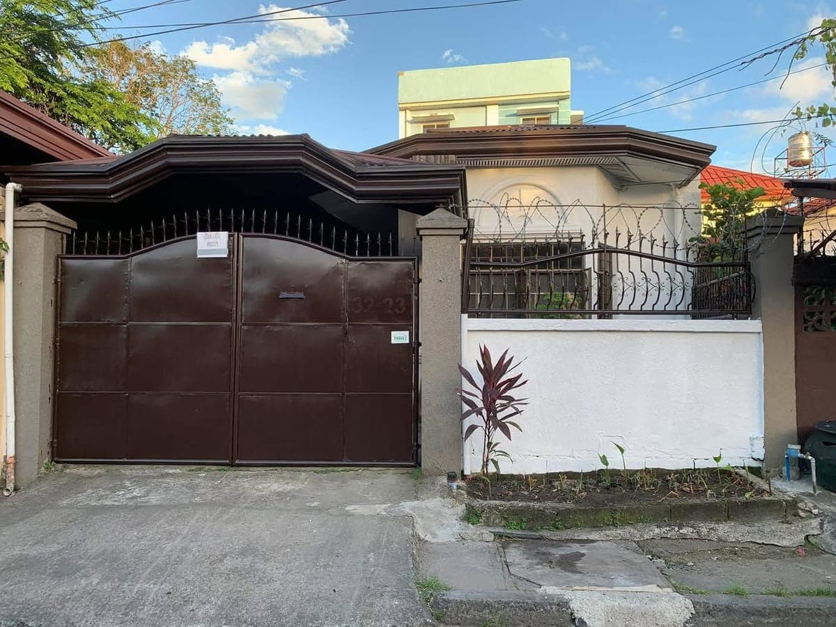 HOUSE FOR RENT - closely located to St. Scho & La Salle - photo 1